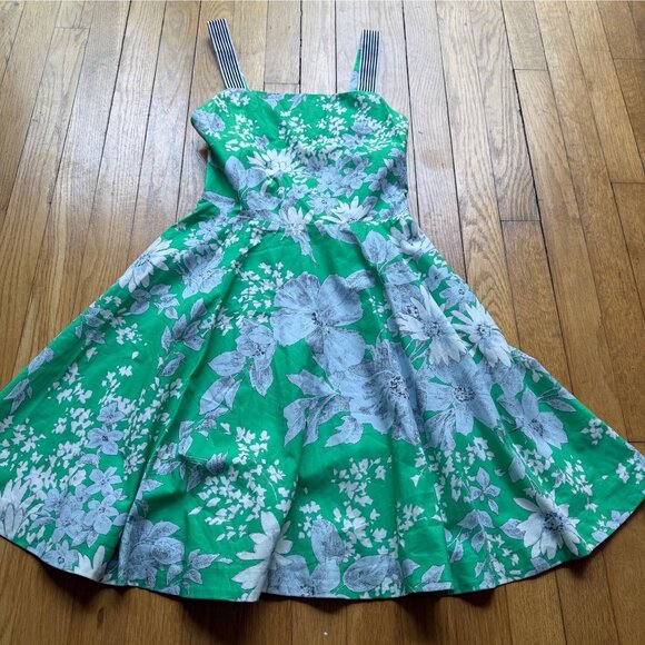 Tuckernuck Size XS Green Floral Low Back Pinafore Fit and Flare Mini Sundress - Picture 2 of 16